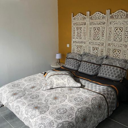 Chez Frederique Et Jean-Claude Hotel Les Taillades Bagian luar foto