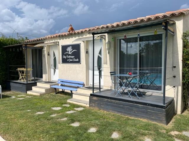 Chez Frederique Et Jean-Claude Hotel Les Taillades Bagian luar foto