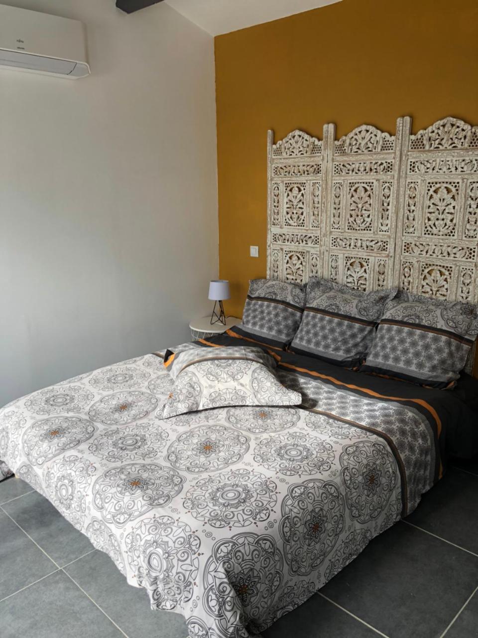 Chez Frederique Et Jean-Claude Hotel Les Taillades Bagian luar foto