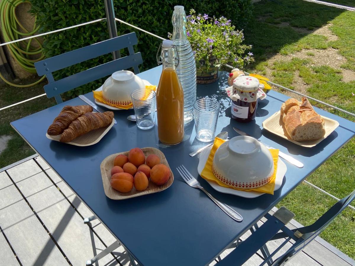 Chez Frederique Et Jean-Claude Hotel Les Taillades Bagian luar foto